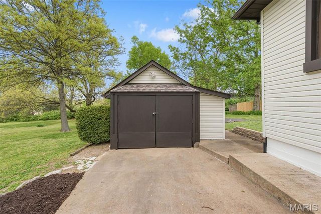 3539 Summit Avenue, St Louis, MO 63129