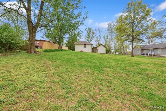 3539 Summit Avenue, St Louis, MO 63129