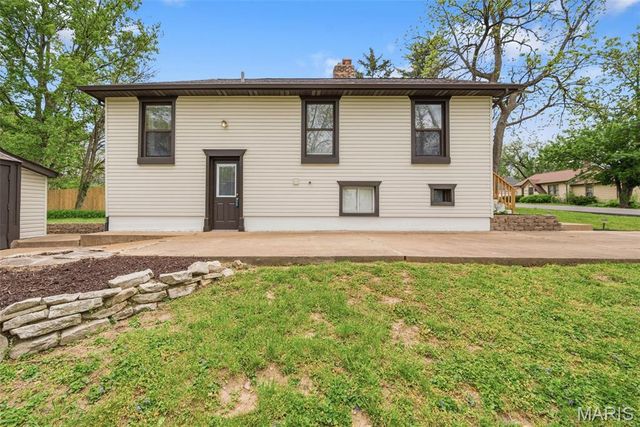 3539 Summit Avenue, St Louis, MO 63129