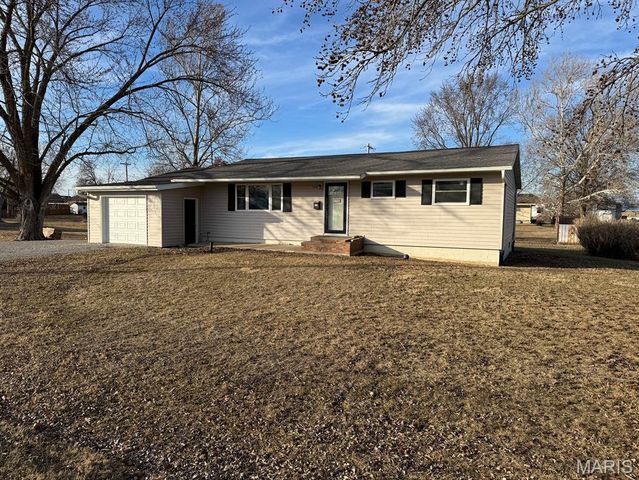 729 W Court Street, Kahoka, MO 63445
