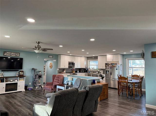 729 W Court Street, Kahoka, MO 63445