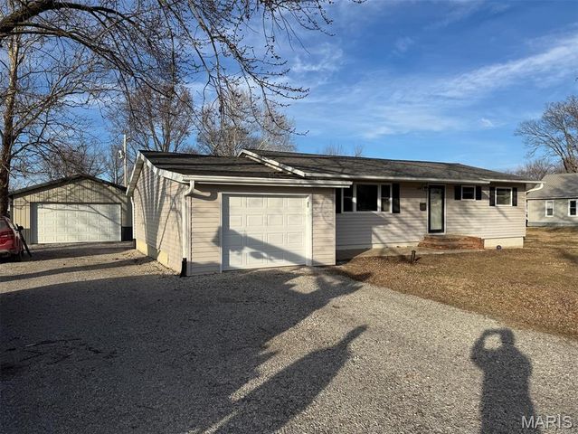 729 W Court Street, Kahoka, MO 63445