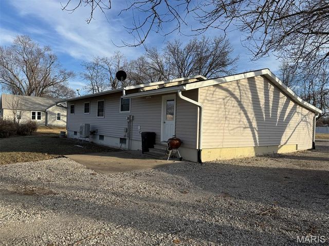 729 W Court Street, Kahoka, MO 63445