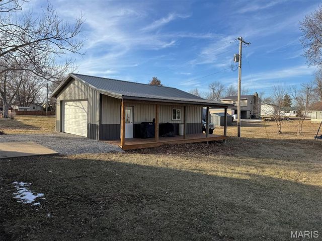 729 W Court Street, Kahoka, MO 63445