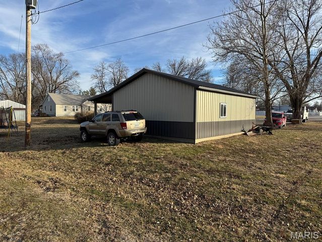 729 W Court Street, Kahoka, MO 63445