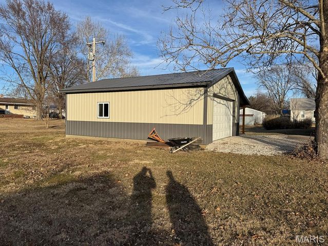 729 W Court Street, Kahoka, MO 63445