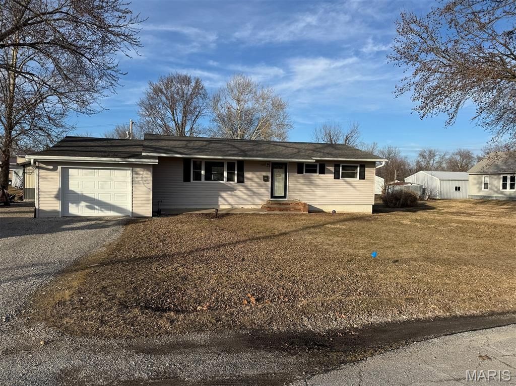 729 W Court Street, Kahoka, MO 63445