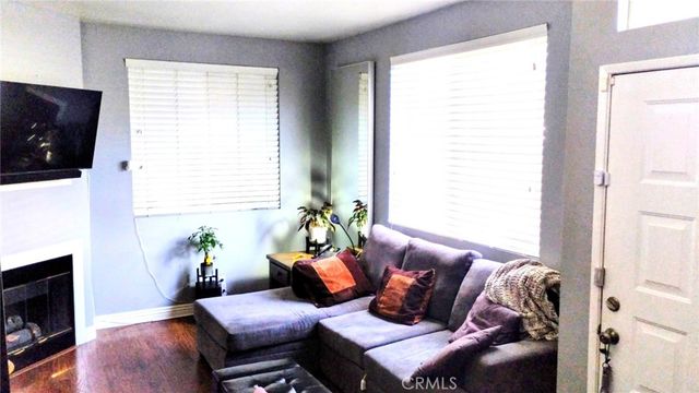1845 Raymond Avenue, Signal Hill, CA 90755