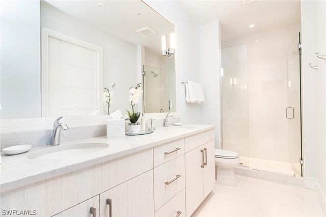 101 8th ST S 304, Naples, FL 34102