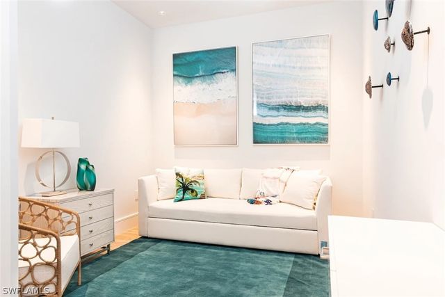 101 8th ST S 304, Naples, FL 34102