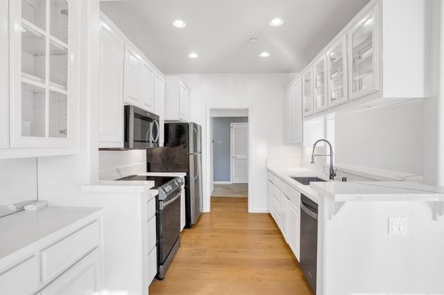 20 Willow Road 26, Menlo Park, CA 94025