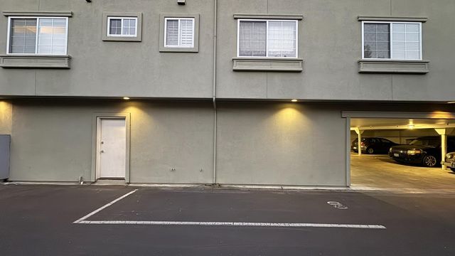 20 Willow Road 26, Menlo Park, CA 94025