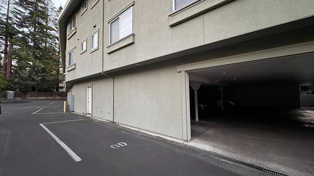 20 Willow Road 26, Menlo Park, CA 94025