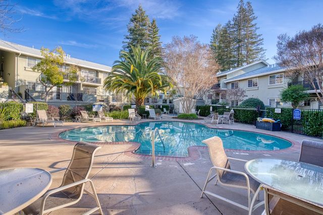 20 Willow Road 26, Menlo Park, CA 94025