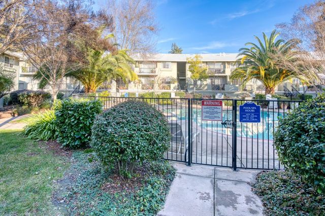 20 Willow Road 26, Menlo Park, CA 94025