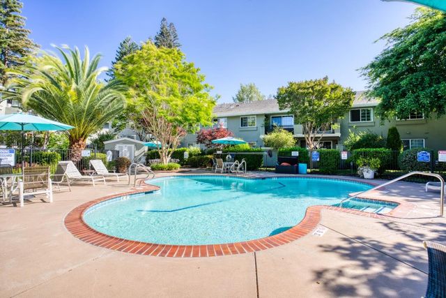 20 Willow Road 26, Menlo Park, CA 94025