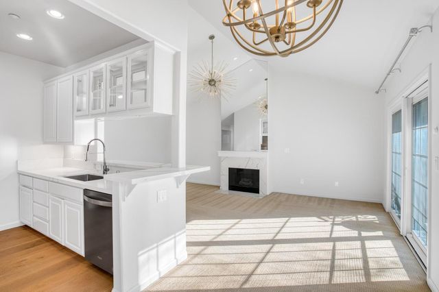 20 Willow Road 26, Menlo Park, CA 94025