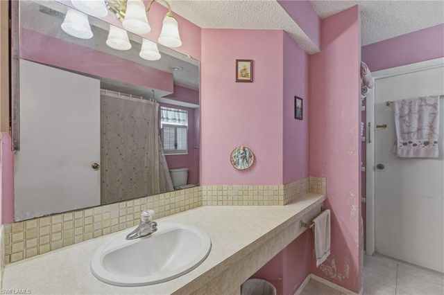 908 SE 21st TER, Cape Coral, FL 33990