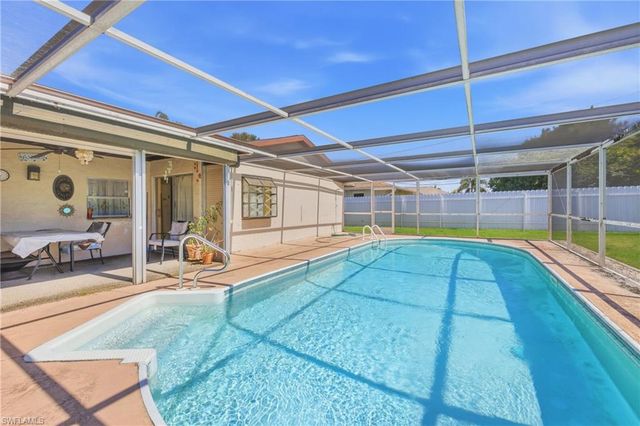 908 SE 21st TER, Cape Coral, FL 33990