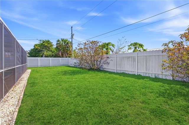 908 SE 21st TER, Cape Coral, FL 33990