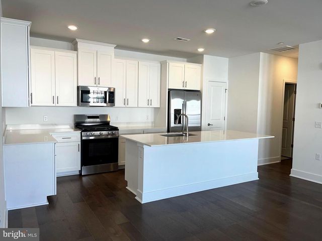 119 STOUTSBURG BLVD, Pennington, NJ 08534