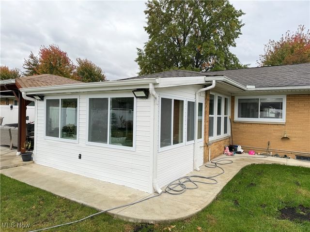 14750 Seneca Trail, Middleburg Heights, OH 44130