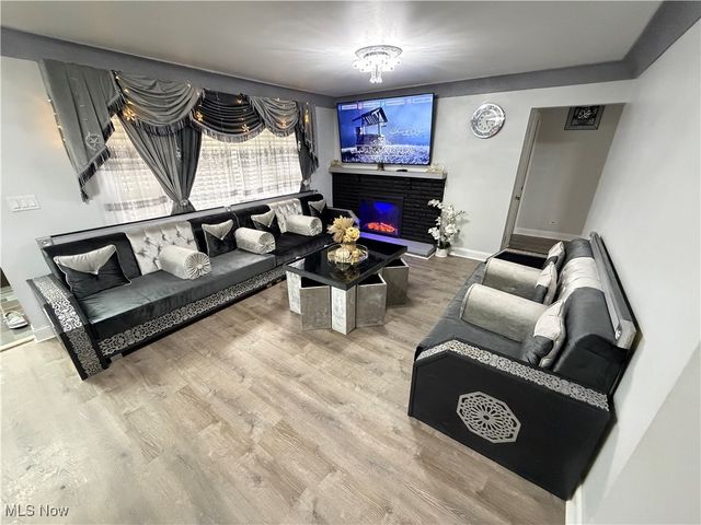 14750 Seneca Trail, Middleburg Heights, OH 44130