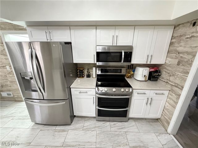 14750 Seneca Trail, Middleburg Heights, OH 44130