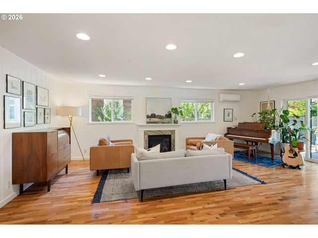 950 E 23RD Ave, Eugene, OR 97405