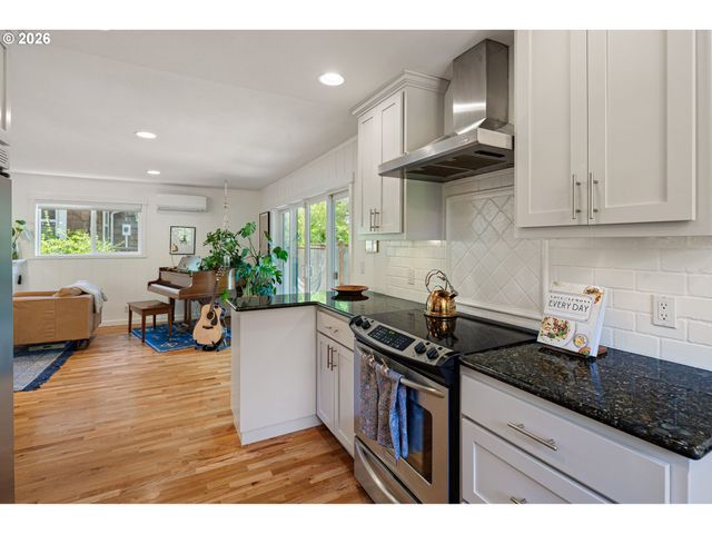 950 E 23RD Ave, Eugene, OR 97405