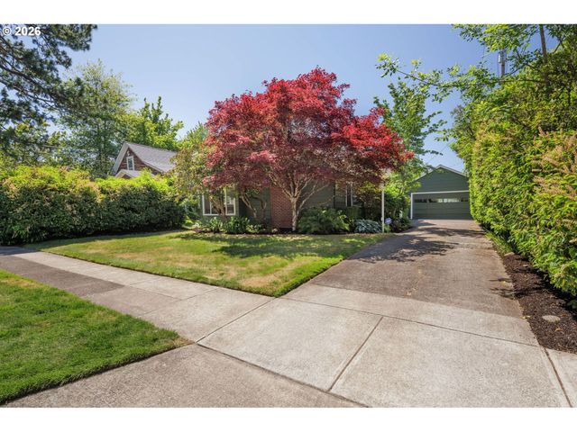 950 E 23RD Ave, Eugene, OR 97405