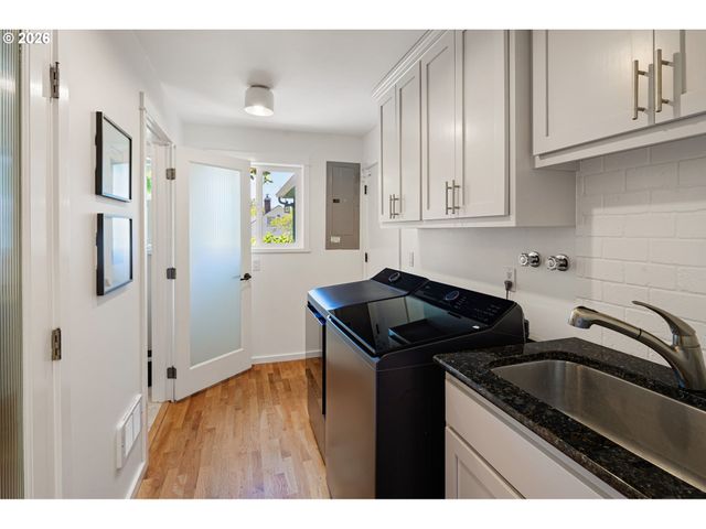 950 E 23RD Ave, Eugene, OR 97405