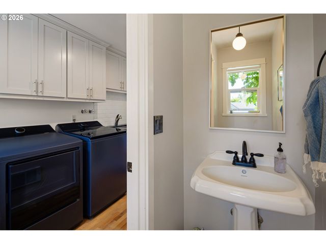 950 E 23RD Ave, Eugene, OR 97405