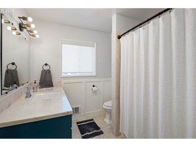950 E 23RD Ave, Eugene, OR 97405