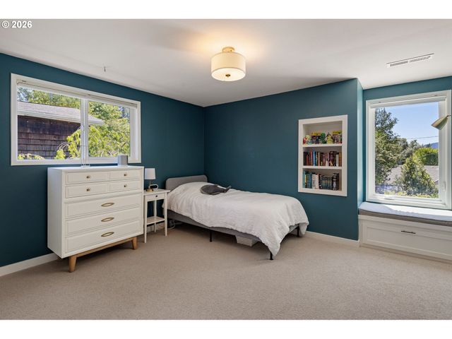 950 E 23RD Ave, Eugene, OR 97405