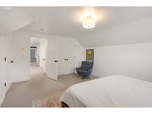 950 E 23RD Ave, Eugene, OR 97405