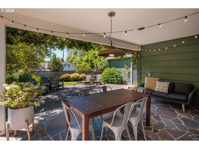 950 E 23RD Ave, Eugene, OR 97405