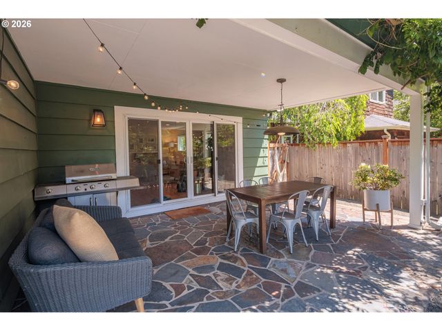 950 E 23RD Ave, Eugene, OR 97405