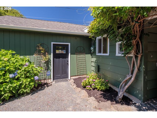 950 E 23RD Ave, Eugene, OR 97405