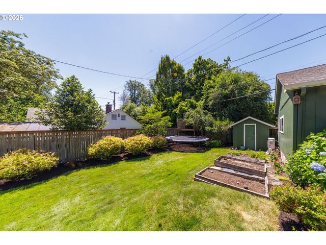 950 E 23RD Ave, Eugene, OR 97405