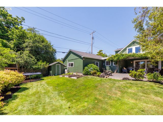 950 E 23RD Ave, Eugene, OR 97405