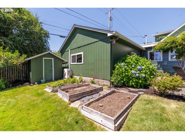 950 E 23RD Ave, Eugene, OR 97405