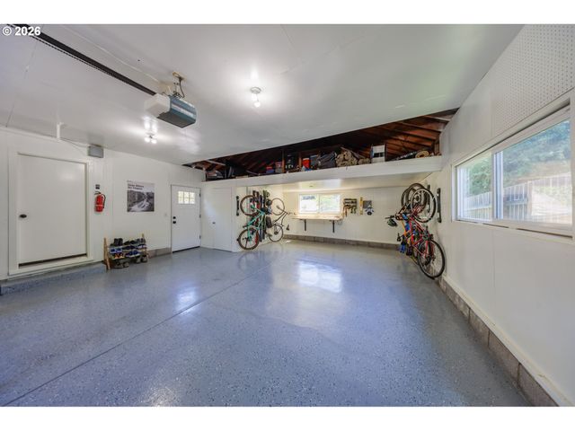 950 E 23RD Ave, Eugene, OR 97405