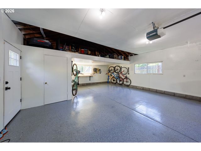 950 E 23RD Ave, Eugene, OR 97405