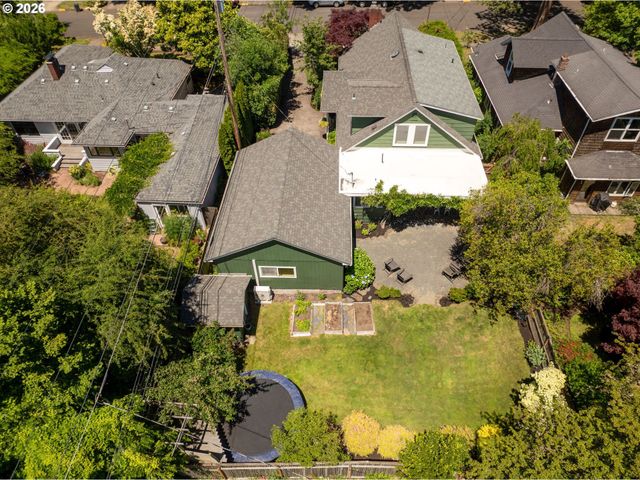 950 E 23RD Ave, Eugene, OR 97405