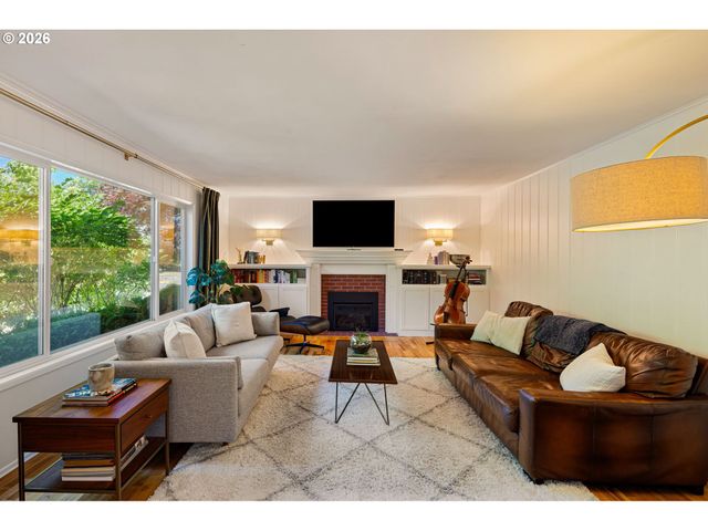950 E 23RD Ave, Eugene, OR 97405