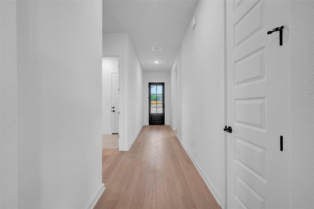 207 Bishop Wood RD, Dripping Springs, TX 78620