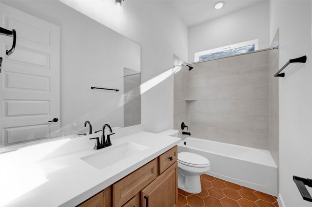 207 Bishop Wood RD, Dripping Springs, TX 78620