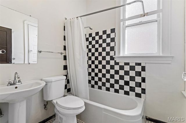 6567 Fyler Avenue, St Louis, MO 63139