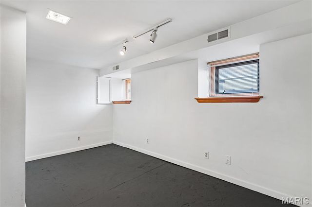 6567 Fyler Avenue, St Louis, MO 63139
